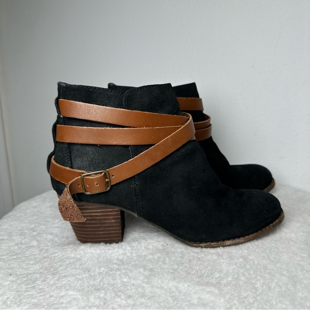 DV by Dolce Vita Black Brown Suede Ankle Boots Strappy Buckle Size 7.5 - Picture 5 of 12